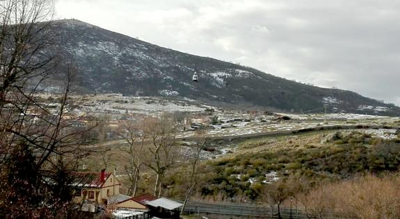 Rescatan en helicóptero a doce madrileños, ocho de ellos menores, sorprendidos por la niebla en Peñalara