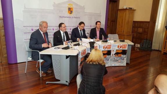 «Los delincuentes acechan detrás de cada página web, de cada correo electrónico, de cada tuit»