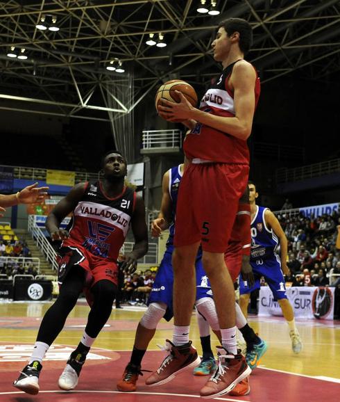 Frente a un rival directo por el 'play-off'