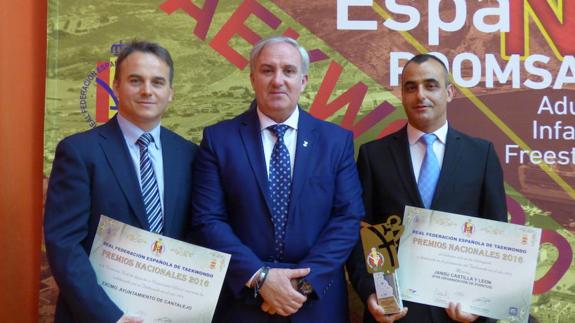 Doble premio nacional de taekwondo para Cantalejo