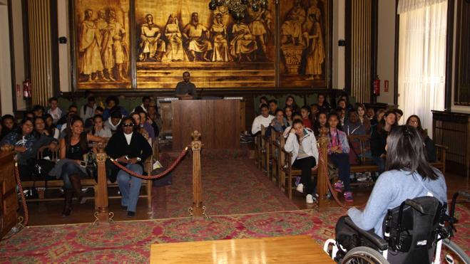 Estudiantes y profesores franceses, de visita en el Ayuntamiento de Zamora