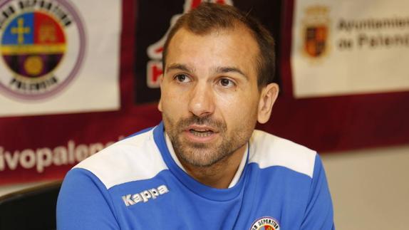 El Deportivo Palencia destituye a Óscar de Paula como entrenador