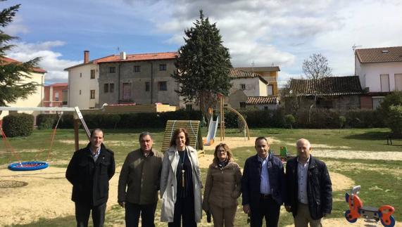 Alar del Rey adapta el parque infantil del colegio a la normativa europea