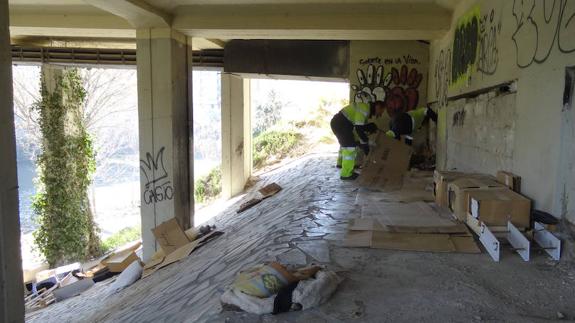 Demolidas dos chabolas en pleno centro de Valladolid