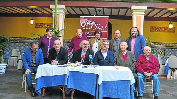 González Quesada se alza con el premio de poesía de la Hermandad de Cofradías