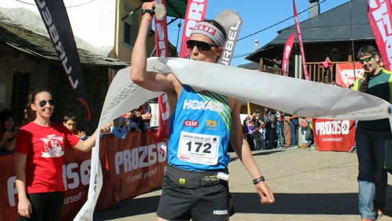 El norteamericano Jim Walmsley arrasa en Alto Sil
