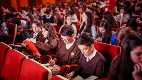 Escolares de toda Castilla y León participan en el concurso de relato corto de Coca-Cola