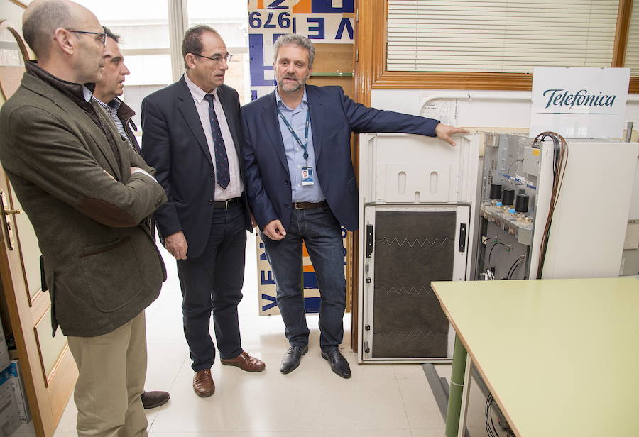 El instituto Trinidad Arroyo recibe una base de telefonía móvil