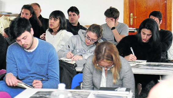 Estudiantes de Arquitectura abogan por integrar la ruta jacobea en Frómista