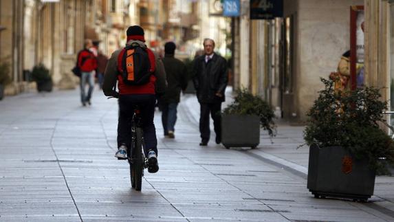 ¿Horarios y límites de velocidad para ciclistas en la Calle Mayor de Palencia?