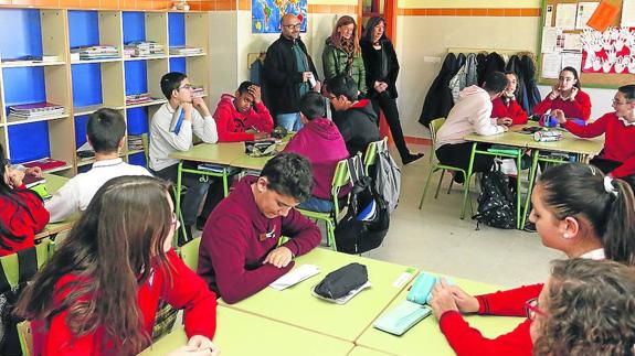 Más de 600 alumnos participan en los talleres municipales sobre consumo