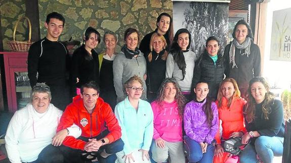 Una quincena de alumnos se han formado como monitores de yoga en Palencia