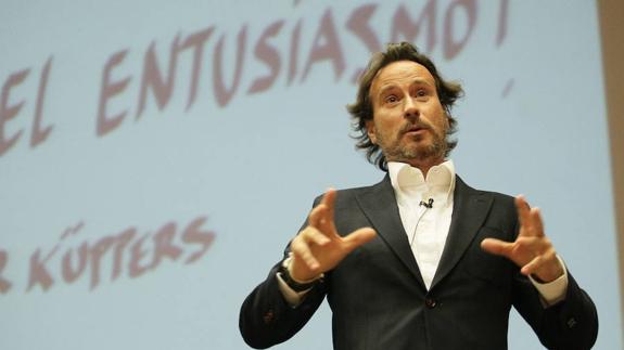 El formador Victor Küppers interviene este jueves en el Foro Económico de El Norte