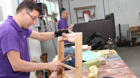 La Fundación Valora2 ampliará la plantilla del taller de tapicería