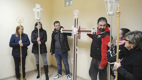 La cofradía de La Piedad estrenará cruz de guía