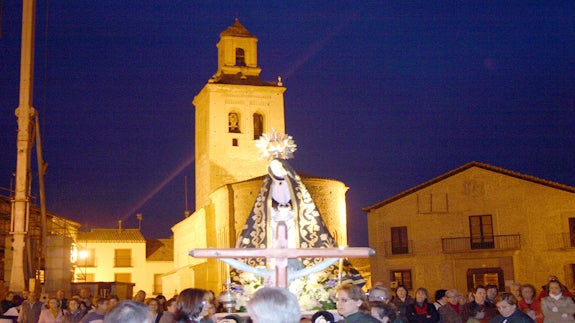 El ‘Vía Matris’ con el paso de la Virgen de Dolores abre las procesiones de la Semana Santa de Arévalo