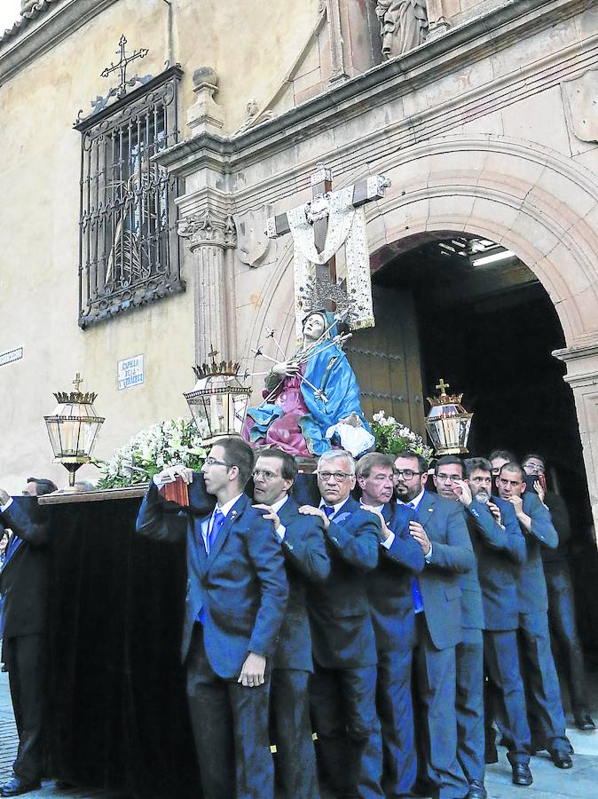 El dolor de la Madre toma las calles y abre el camino sagrado de la Pasión