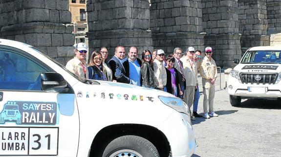 Dos vehículos parten desde Segovia para participar en el ‘Rally Marruecos Say Yes Team’