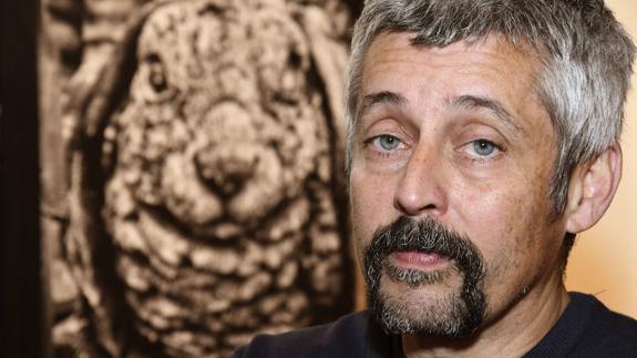 La fotografía y la poesía tiran del ovillo emocional para descubrir 'Todas las cosas del mundo'