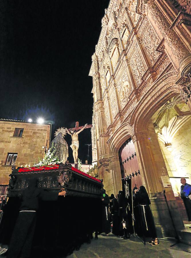 La Universitaria lanza una proclama por la paz en su emotiva promesa del silencio