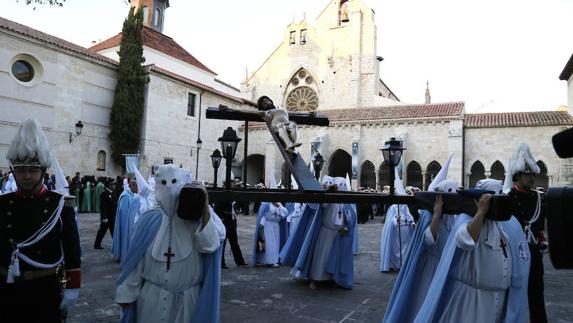 Multitudinaria procesión de las Cinco Llagas en Palencia