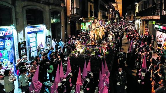 La solemnidad de Jesús Flagelado envuelve la noche de Salamanca