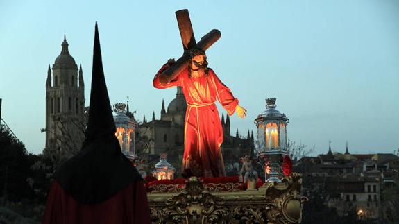 Los pasos aguardan en la Catedral la Procesión de Viernes Santo