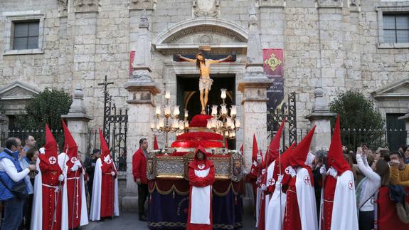 Palencia reza por la pasión en el Santo Vía Crucis