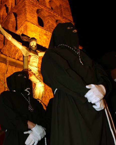 La Feligresía eleva el Cristo de la Paciencia