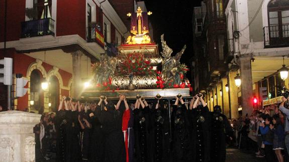 Multitudinaria procesión de Vera Cruz en Palencia