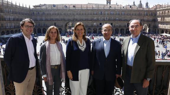 El alcalde de Salamanca recibe al expresidente de México Felipe Calderón y al presidente de Iberdrola