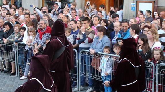 La Procesión de los Pasos ilumina Segovia