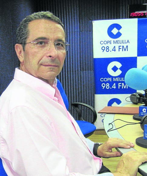 El teniente general Muro Benayas desgrana su primera novela en el Aula de El Norte