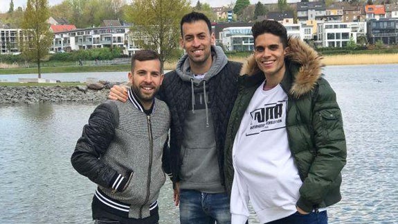 Jordi Alba y Sergio Busquets vuelan a Dortmund para acompañar a Marc Bartra