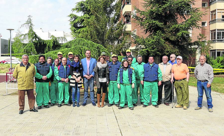 El Ayuntamiento recupera una gran zona verde en la plaza Comuneros