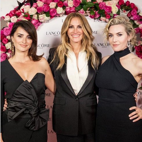 Penélope Cruz sale de fiesta con Julia Roberts y Kate Winslet