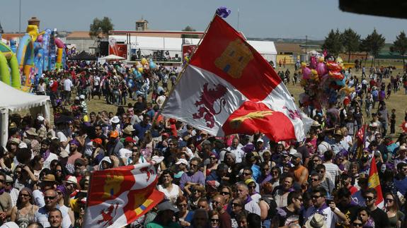 13.000 personas en el Villalar menos reivindicativo de los últimos años