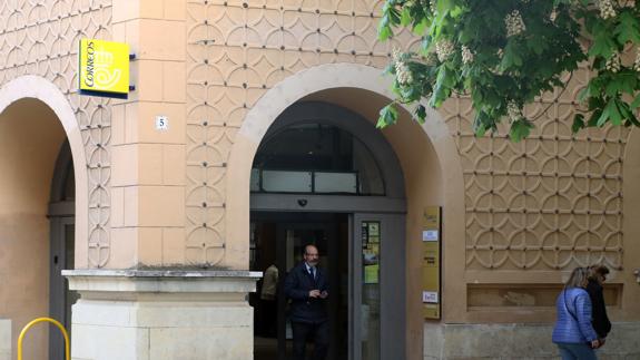 El temor a la supresión de 40 empleos y oficinas en Segovia moviliza a los trabajadores