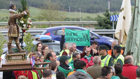 Negativa de Tráfico a los vecinos de Dueñas para circular por la autovía en la romería de San Isidro