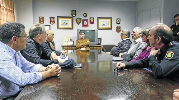 La Policía se compromete a mejorar la lucha contra los delitos en los barrios