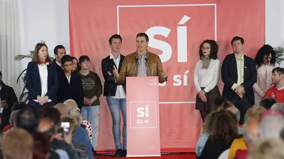 Susana Díaz gana la primera ronda a Pedro Sánchez en Palencia