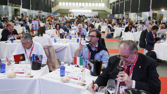 Chinos, catas y cuentas en la primera jornada del Mundial de Bruselas