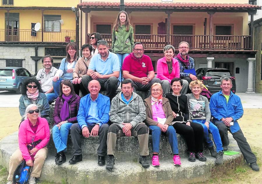 La IX Marcha Arriera lleva a los senderistas de Garcibuey a Santibáñez de la Sierra