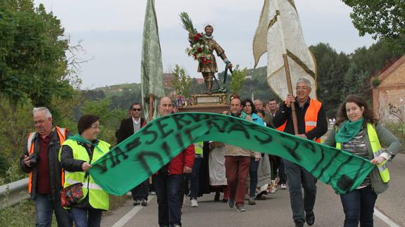Los vecinos de Dueñas intentarán por segundo año que San Isidro cruce el río en barca