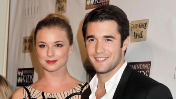 Emily VanCamp y Josh Bowman, comprometidos