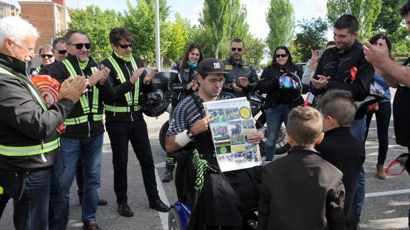 Una concentración de motos para Antonio