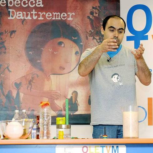 Javier Fernández: «Quiero acercar la ciencia a la gente que no sabe»