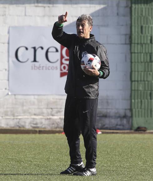 Fabregat: Solo falta ponernos de acuerdo en cómo estructurar el equipo»