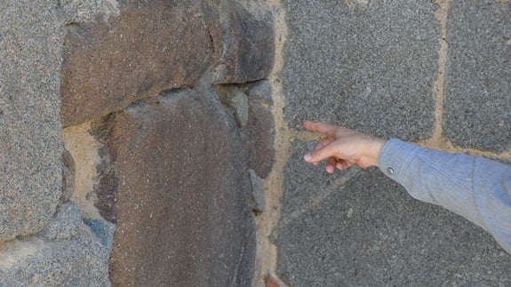 Una madrileña acuchilla La Muralla produciendo daños en un mortero