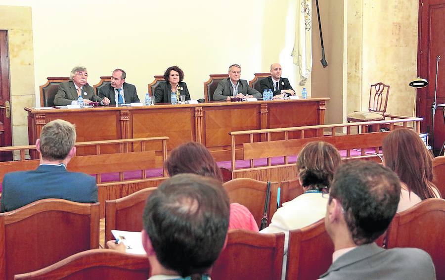 La Usal, dispuesta a introducir el inglés de forma paulatina en sus enseñanzas